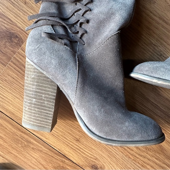 Women’s Size 7‎ Taupe Suede Carlos Santana Knee Boots Fringe - Picture 3 of 9